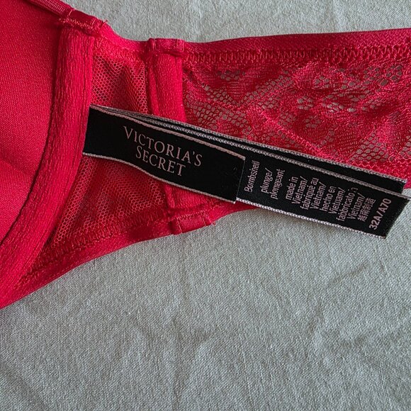 Victoria’s Secret  Push-Up Perfect Shape Bra in Lipstick Red, size 32A - Picture 3 of 4